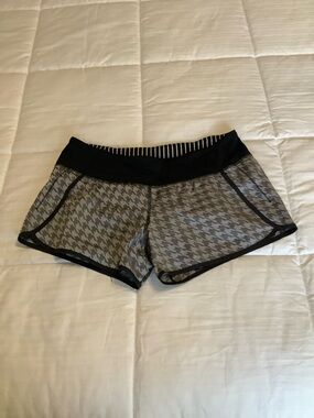lululemon athletica Gray Houndstooth Athletic Shorts with Black Waistband